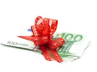Comment offrir de l'argent comme cadeau pour aider un proche ?