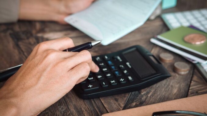 etapes pour obtenir un rachat de crédit en situation de surendettement